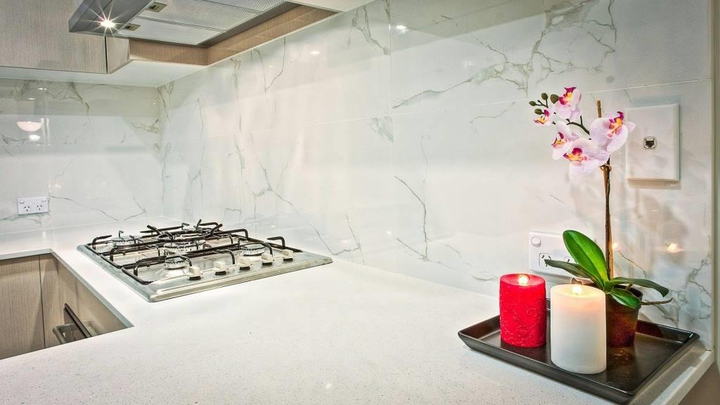 Marble backsplash add a modern look